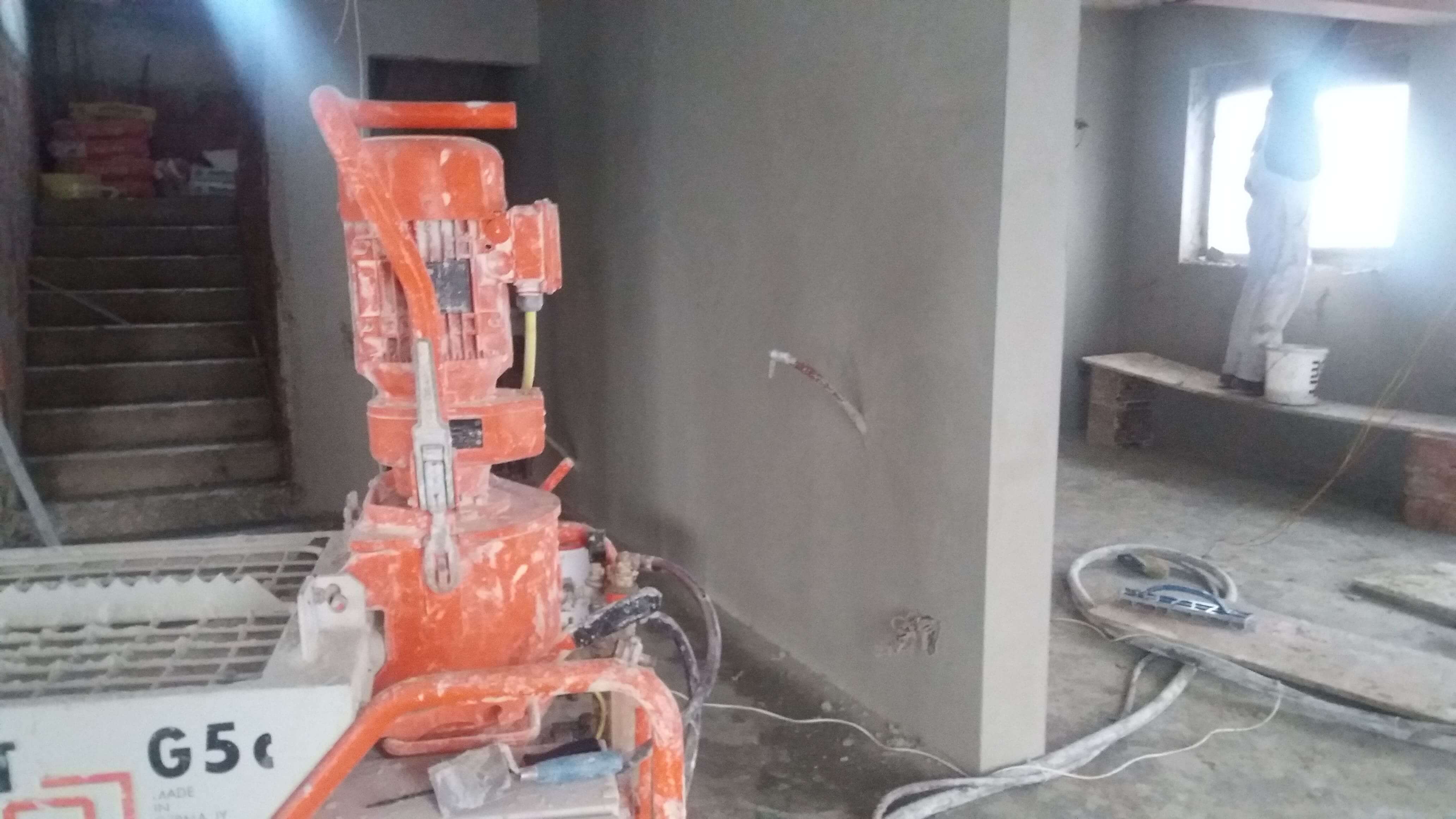 pompa tencuit mecanizat